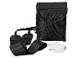 Zwarte draagtas, schouderriem en reinigingsdoekjes.