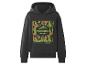 Zwarte hoodie met een groen en oranje camouflageprint met de tekst 'OVERWORLD EXPLORER'.