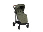 Een groene BabyComfort buggy met vier wielen.