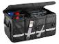 Zwarte opvouwbare kofferbakorganizer met gereedschap en accessoires.