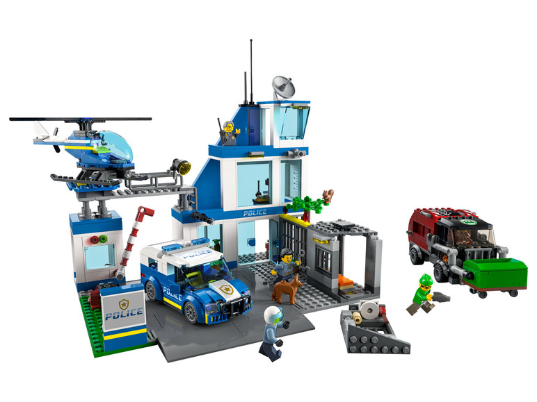 LEGO politiebureau met helikopter, politieauto en gevangenis.