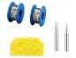 Twee rollen soldeerdraad, een reinigingsspons en twee soldeerpunten.