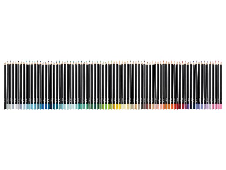 Een rij kleurpotloden met scherpe punten, gerangschikt in een kleurverloop.