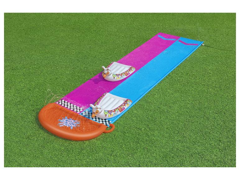 Waterglijbaan met eenhoorn drijvers en opvangbak.