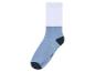 Lichtblauwe sok met zwarte teen en hiel, en wit bovenstuk