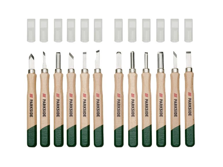 Een set van 12 Parkside houtsnijbeitels met houten handvatten en beschermkappen.