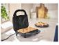 SILVERCREST® tosti-ijzer SSMW 750 E1 met geroosterde tosti's op het aanrecht.