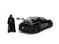 Zwarte sportwagen met Star Wars-thema en Darth Vader-figuur.