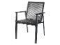 Zwarte tuinstoel met armleuningen en gevlochten zitting