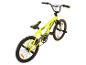 Gele en zwarte BMX-fiets met pedalen en pegs.