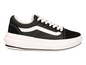 Een zwart Vans Old Skool platform sneaker.