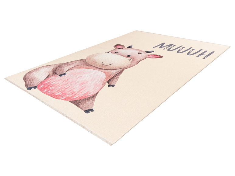 Een beige vloerkleed met een schattig koetje