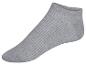 Korte grijze sokken, geribbeld.