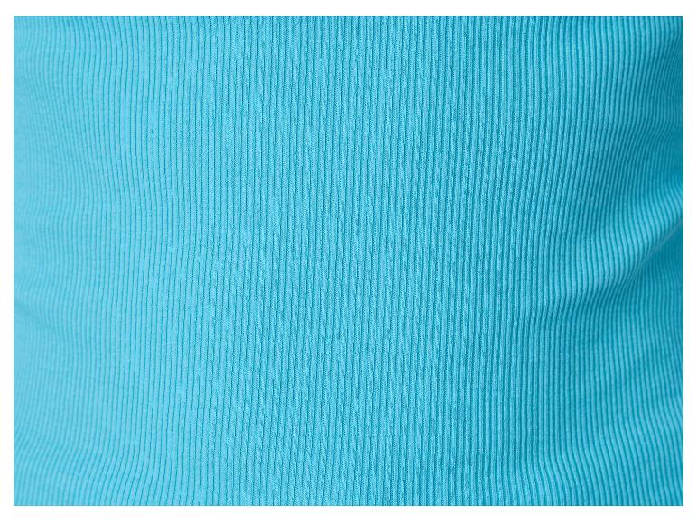 Lichtblauwe ribbelstructuur van kleding.