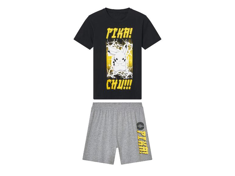 Pokémon pyjama: zwart shirt en grijze shorts met Pikachu.