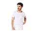 Man in wit ondershirt en witte onderbroek, kijkt naar rechts.