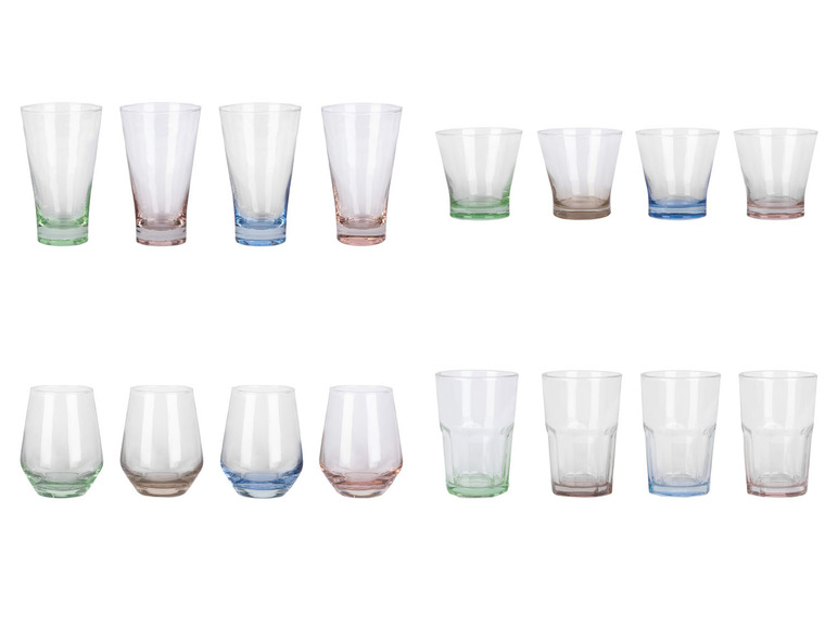 Een set van 12 glazen in verschillende kleuren en stijlen