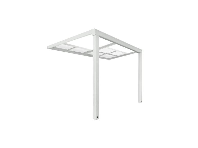 Witte aluminium pergola met transparant dak, vooraanzicht.