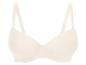 Beige beugelbeha op een witte achtergrond.