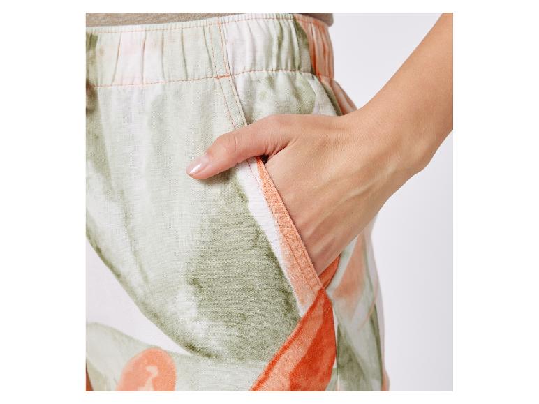 Ruime shorts met een oranje en groene bloemenprint.