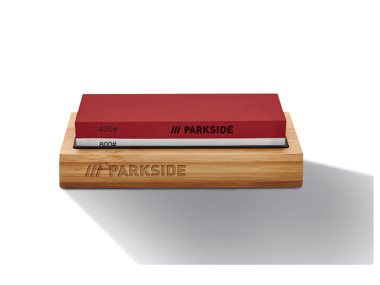 Een Parkside dubbelzijdige slijpsteen op een bamboe houder.