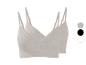 Twee beige geribbelde bralettes met verstelbare bandjes, met kleurstalen.