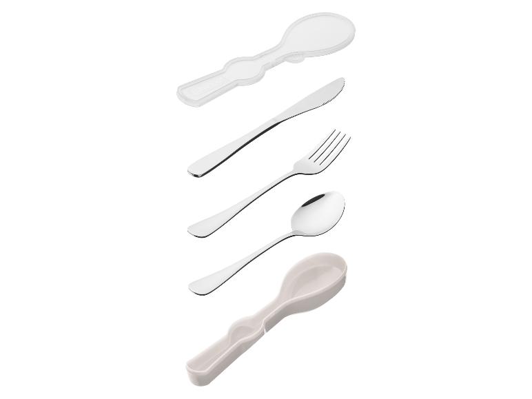 Bestekset met een mes, vork, lepel en twee plastic lepelhouders.