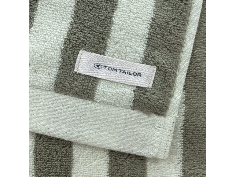 Gestreept handdoek in grijs en wit met een klein label.