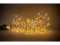 Drie verlichte kerstcadeaus van draad met warme LED-lampjes.