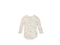 Crèmekleurige baby romper met lange mouwen en bloemenprint.