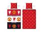 Rood beddengoed met kussen, voorzien van een voetbalteamlogo en de tekst 'Theatre of Dreams Red Devils'.