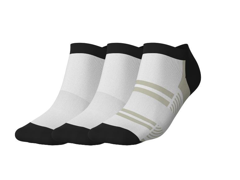 Drie paar witte en zwarte enkelsokken met lichtgrijze strepen