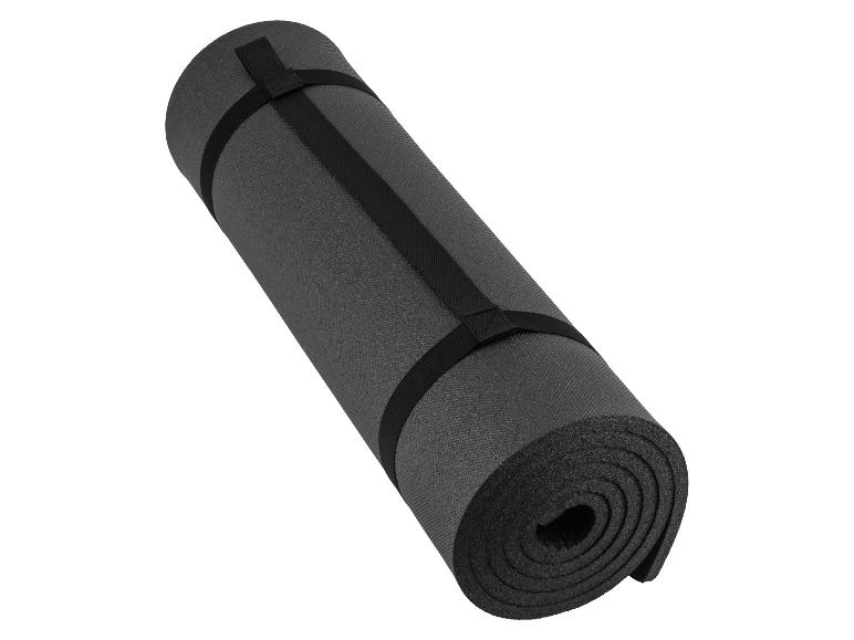 Opgerolde zwarte yogamat of campingmat.