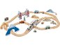 Houten treinset met rails, voertuigen en iconische wereldmonumenten.