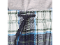 Geruite pyjamabroek met trekkoord in de taille en een grijs T-shirt.