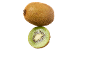 Een hele kiwi en een doorgesneden kiwi op een zwarte achtergrond.