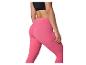 Dames felroze sportlegging en zwarte sportbeha.