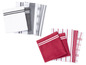 Keukenhanddoeken in grijs, wit en rood met strepen en ruitjes.