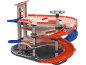Houten speelgoedgarage met meerdere verdiepingen, glijbanen en een helikopterplatform.