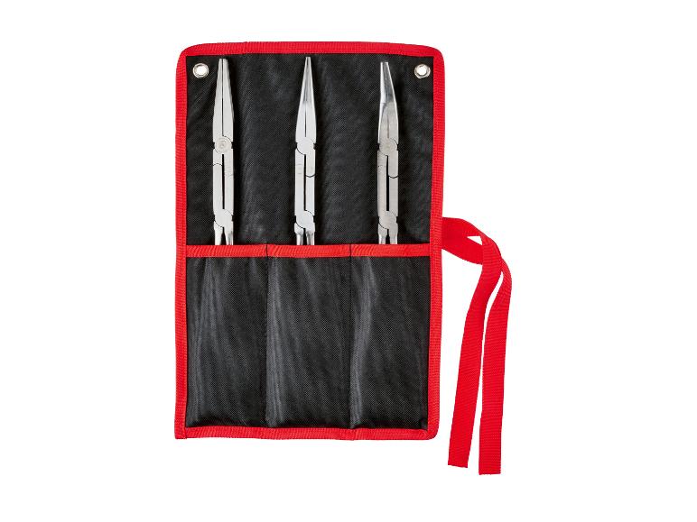 Drie tangen in een zwart-rood stoffen etui