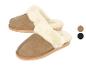 Beige suède pantoffels met crèmekleurige imitatiebontrand, ook verkrijgbaar in zwart.