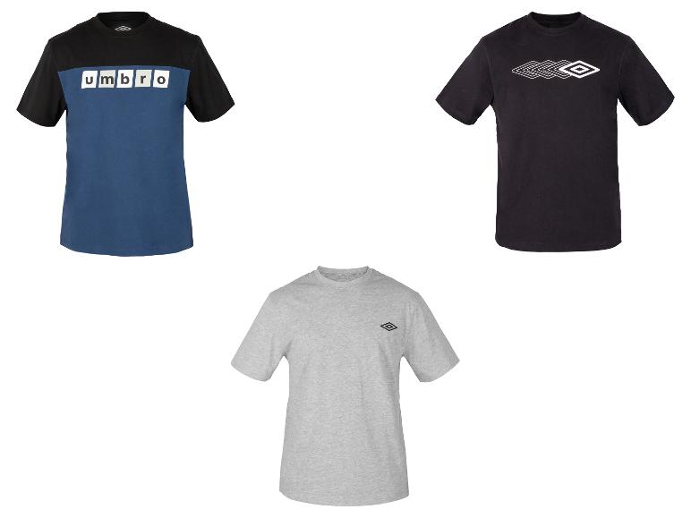 Drie Umbro heren T-shirts: zwart-blauw, zwart en grijs.