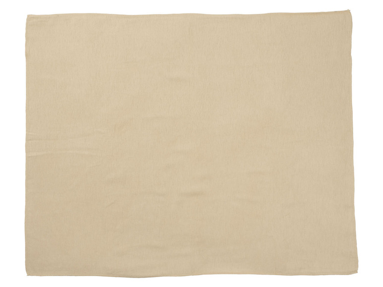 Een beige microvezel handdoek.