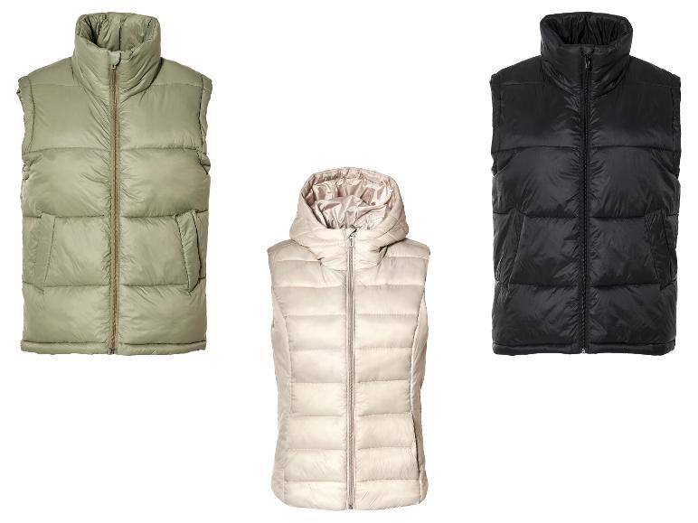 Drie donsvesten in verschillende kleuren.