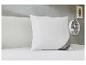 Wit kussen met grijze bies en '135 Jahre Balette' logo op een wit bed.
