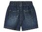 Donkerblauwe kinderjeansshorts met elastische tailleband en achterzakken.