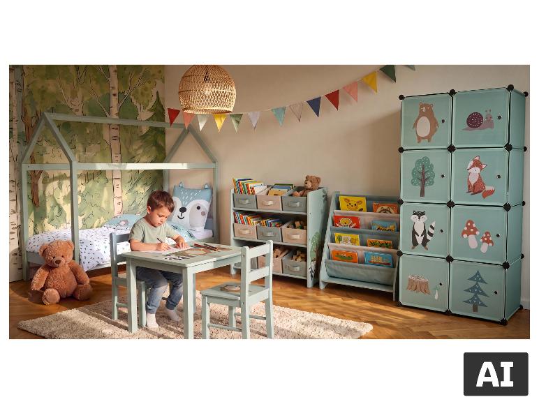 LUPILU® kinderboekenrek in een gezellige kinderkamer met bosthema. [AI-gegenereerde afbeelding]