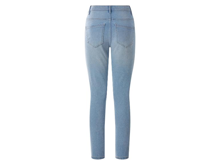 Lichtblauwe damesjeans, achteraanzicht