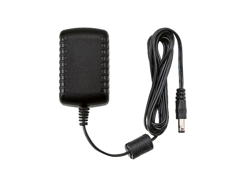 Zwarte AC-voedingsadapter met kabel en stekker