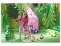 Meisje in roze LUPILU®-legging speelt in een kinderkamer met junglethema.